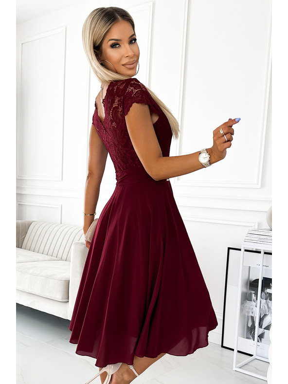 numoco Рокля от шифон с дантелено деколте - бургундско Numoco LINDA