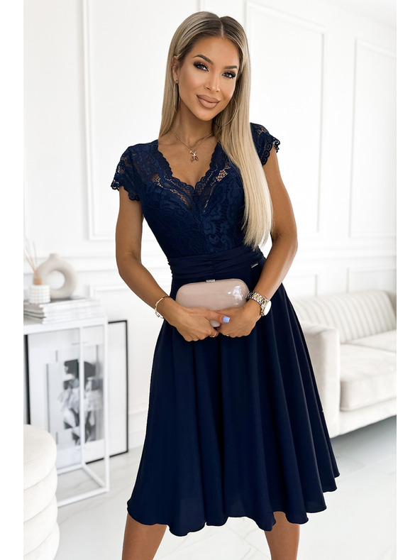 numoco Шифонена рокля с дантелено деколте - тъмносиня Numoco LINDA