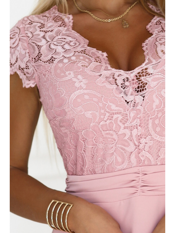 numoco Светлорозова шифонена рокля с дантелено деколте