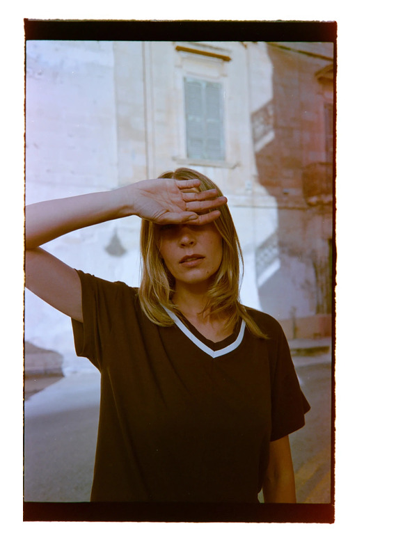 Moodo Блуза с деколте кафява Moodo