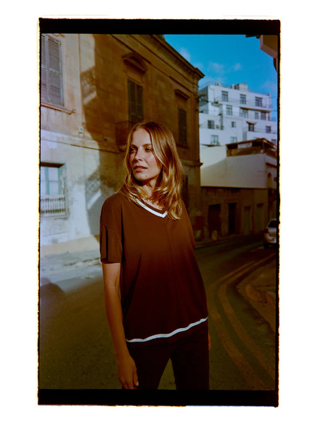 Moodo Блуза с деколте кафява Moodo