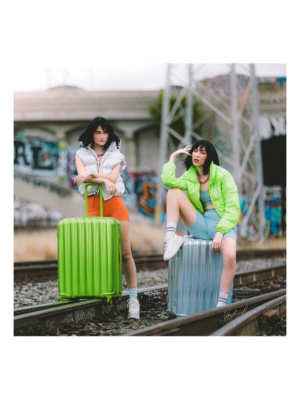 Heys Тъмно сив куфар Heys Astro M