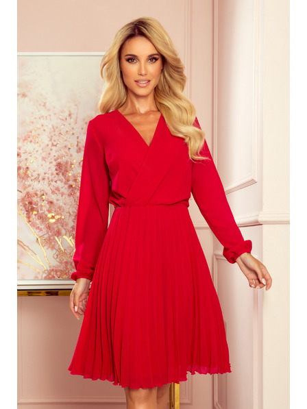 numoco ISABELLE Плисирана рокля с деколте и дълъг ръкав - Червена
