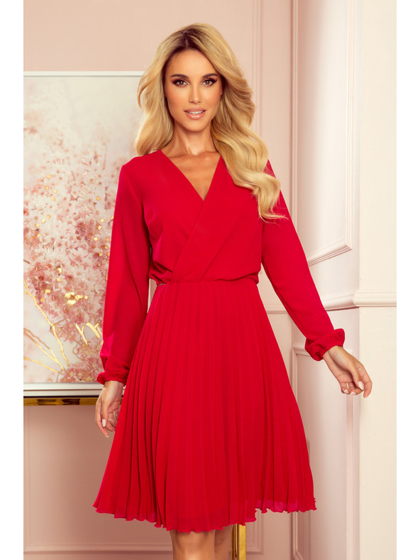 numoco ISABELLE Плисирана рокля с деколте и дълъг ръкав - Червена