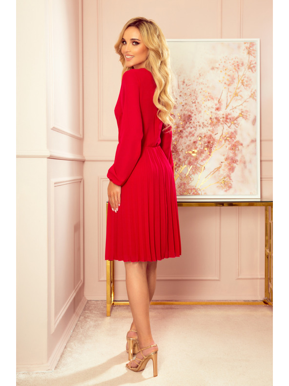 numoco ISABELLE Плисирана рокля с деколте и дълъг ръкав - Червена
