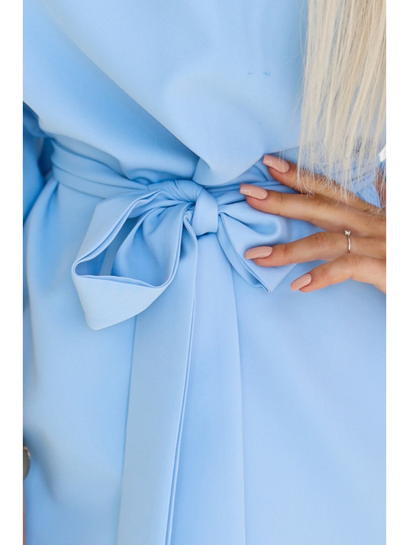 numoco SOFIA Butterfly рокля с колан в талията - пастелено синьо