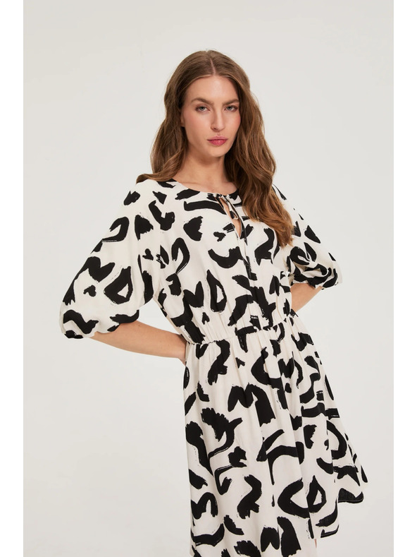 Moodo Вискозна рокля с принт бежова Moodo