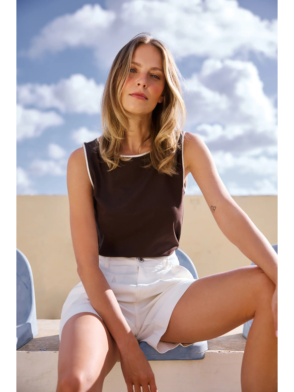 Moodo Гладки къси панталони бели Moodo