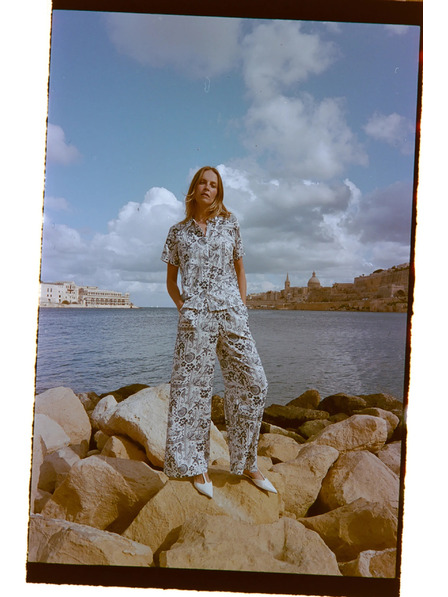 Moodo Панталони от вискоза с отпечатък морско синя Moodo