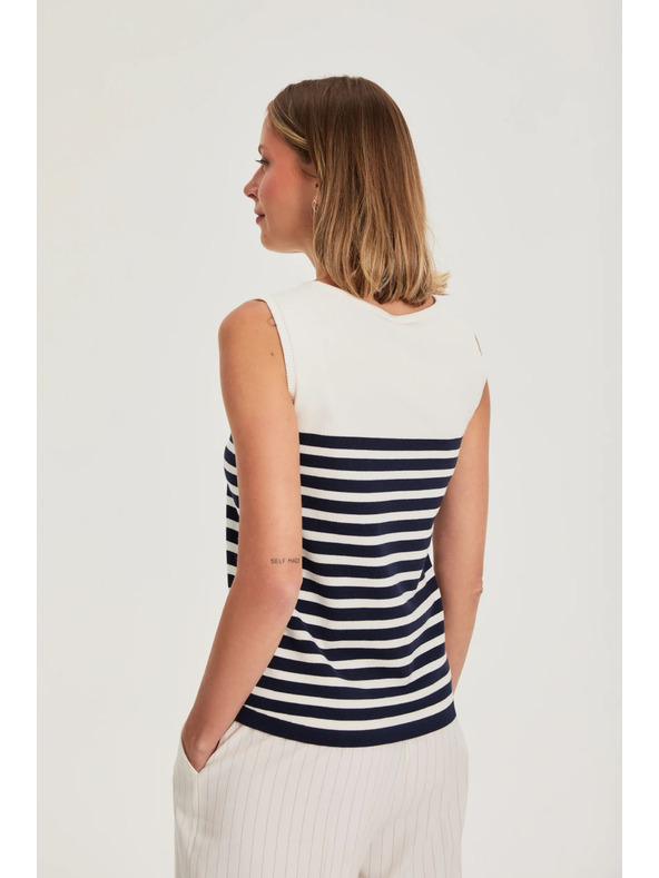 Moodo Бял раиран топ Moodo
