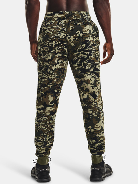 Under Armour Мъжки спортни панталони Under Armour RIVAL FLC CAMO SCRIPT JGR