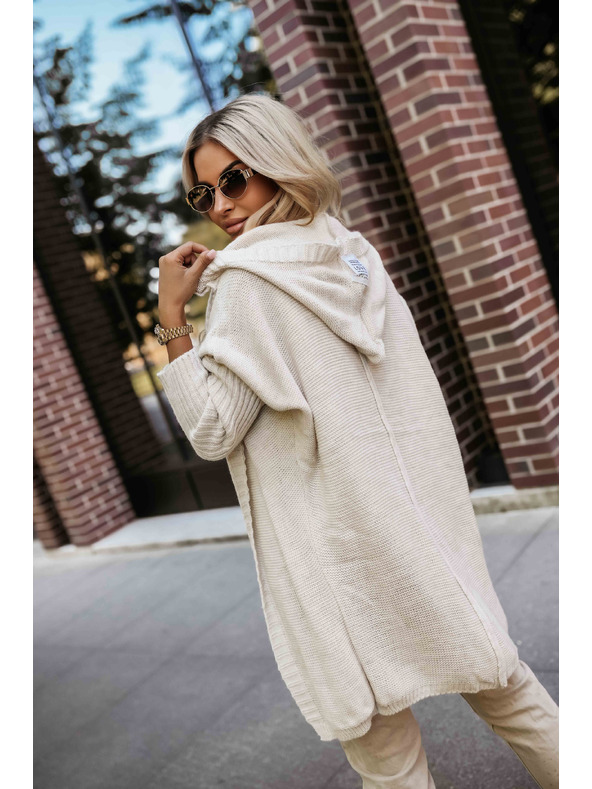 numoco basic Удобен oversized кардиган с качулка и стилна апликация - бежов