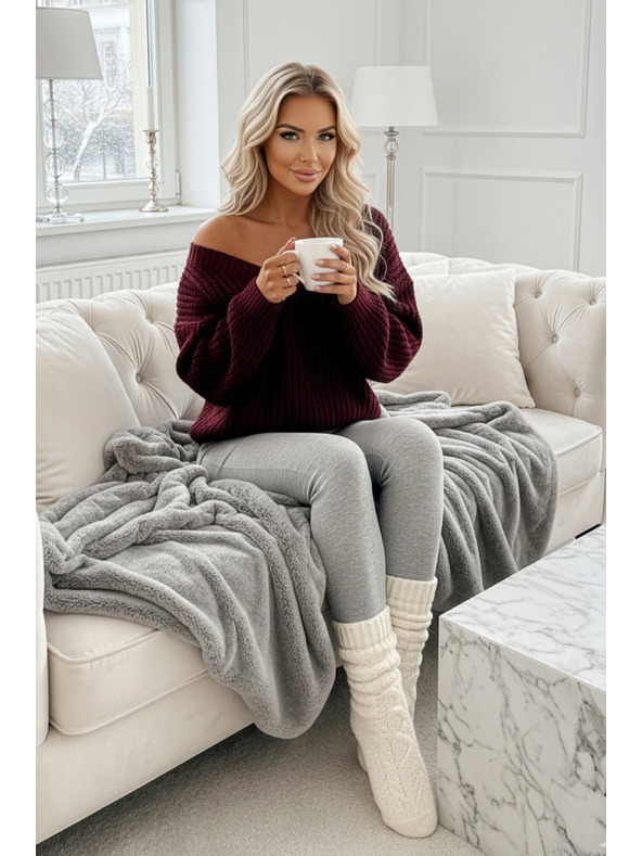 numoco basic Топъл oversized пуловер с плътна тъкан и V деколте - винен
