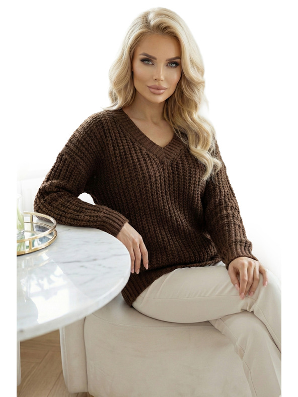 numoco basic Топъл oversized пуловер с плътна тъкан и V деколте - шоколадов