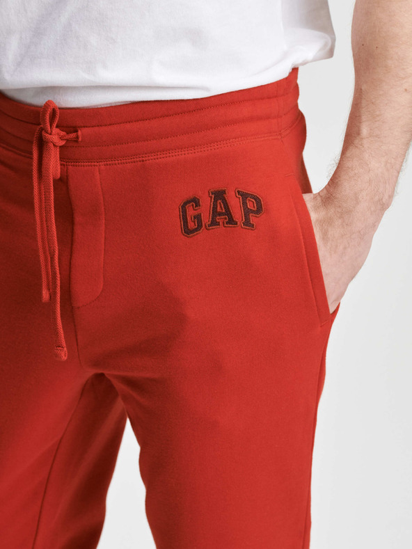 GAP Спортни панталони от флис с логото GAP
